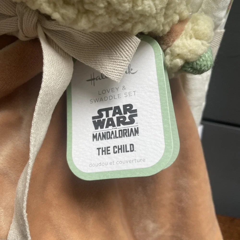 Hallmark Star Wars The Mandalorian Child Grogu Baby Yoda Swaddle Blanket & Lovey